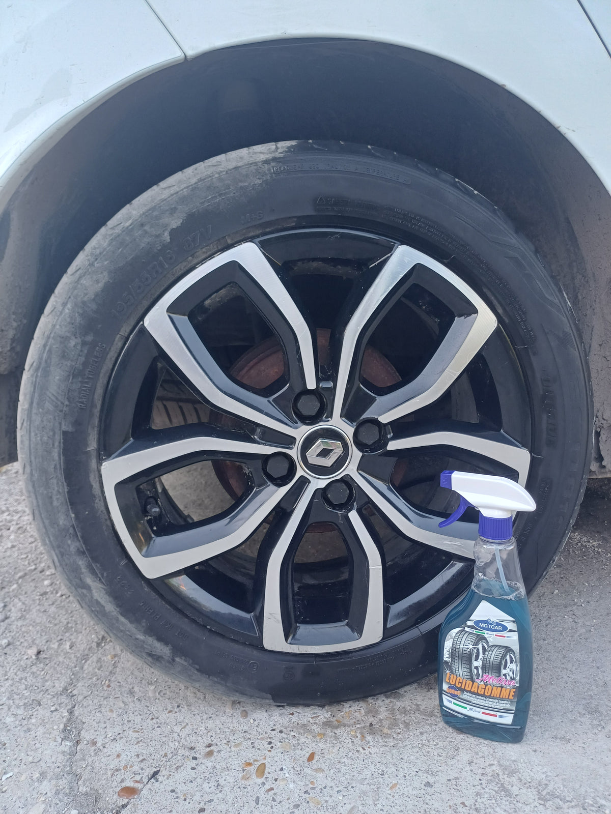 MGTCAR - LINEA MELISSA Lucida Gomme Spray – Rinnova e Protegge Pneumatici – 500 ml